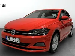 Röd (flash red) Begagnad 2017 VW Polo Halvkombi | 149 900 kr (Marknadspris)