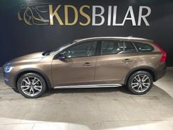 Brun Begagnad 2017 Volvo V60 CC Standard Kombi | 179 500 kr (Lite dyr)
