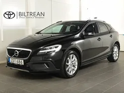 Svart Begagnad 2017 Volvo V40 CC Summum Kombi | 198 900 kr (Marknadspris)
