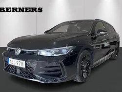 Svart Begagnad 2025 VW Passat R-line Kombi | 449 900 kr (Lite dyr)