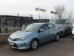 Ljusblå Begagnad 2013 Toyota Auris Hybrid Active Halvkombi | 119 900 kr (Marknadspris)