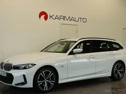 Vit Begagnad 2022 BMW 330e M Sport Kombi | 428 800 kr (Dyr)