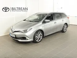 Ljusgrå Begagnad 2018 Toyota Auris Hybrid Executive Kombi | 184 900 kr (Marknadspris)