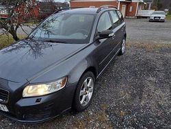 Grå Begagnad 2008 Volvo V50 Momentum Kombi | 18 000 kr (Marknadspris)