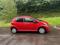 Röd Begagnad 2007 Toyota Aygo Halvkombi | 29 000 kr (Bra pris)