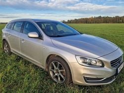 Silver Begagnad 2016 Volvo V60 Ocean Race Kombi | 139 000 kr (Lite dyr)