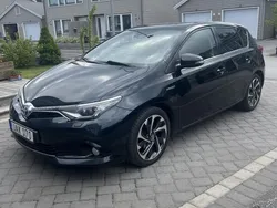 Blå Begagnad 2016 Toyota Auris Hybrid Active Halvkombi | 112 000 kr (Bra pris)