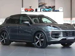 Grå Ny 2025 Porsche Cayenne SUV | 1 497 100 kr