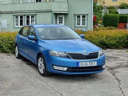 Blå Begagnad 2015 Skoda Rapid Halvkombi | 79 000 kr (Marknadspris)