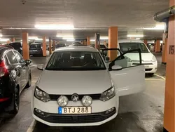 Vit Begagnad 2017 VW Polo Halvkombi | 90 000 kr (Marknadspris)