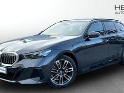 Grå (grey) Begagnad 2025 BMW 530e M Sport Kombi | 658 700 kr (Marknadspris)