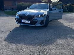 Grå Begagnad 2025 BMW 530e Efficient Dynamics Kombi | 649 000 kr (Bra pris)
