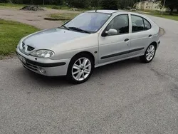 Grå Begagnad 2001 Renault Mégane Halvkombi | 13 000 kr