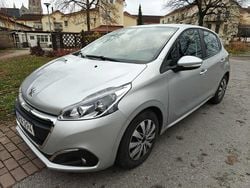 Grå Begagnad 2018 Peugeot 208 Halvkombi | 79 000 kr (Marknadspris)