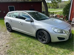 Grå Begagnad 2012 Volvo V60 Kinetic Kombi | 52 000 kr (Superpris)