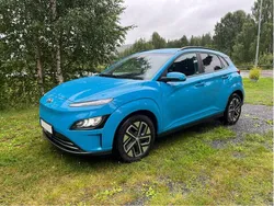 Blå Begagnad 2022 Hyundai Kona Essential SUV | 199 900 kr (Marknadspris)