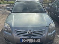 Grå Begagnad 2008 Toyota Avensis Kombi | 1 000 kr