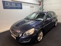 Blå Begagnad 2013 Volvo V60 Momentum Kombi | 89 900 kr (Marknadspris)