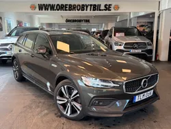 Mörkgrå Begagnad 2021 Volvo V60 CC Kombi | 329 900 kr (Lite dyr)