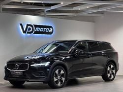 Svart Begagnad 2019 Volvo V60 CC Momentum Kombi | 264 700 kr (Marknadspris)