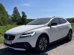 Vit Begagnad 2018 Volvo V40 CC Business Edition Kombi | 182 000 kr (Marknadspris)