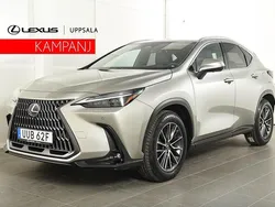 Ljusgrå Begagnad 2023 Lexus NX450h+ Executive Line SUV | 619 900 kr (Lite dyr)