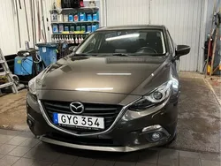 Brun Begagnad 2015 Mazda 3 Inclusive Halvkombi | 127 000 kr (Bra pris)