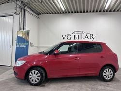 Röd Begagnad 2009 Skoda Fabia Ambiente Halvkombi | 28 000 kr (Dyr)