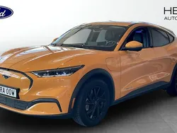Orange Begagnad 2022 Ford Mustang Mach-E Standard Range SUV | 364 900 kr (Marknadspris)