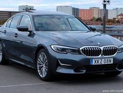 Grå samma som bilen Begagnad 2019 BMW 330 Luxury Line Sedan | 327 500 kr (Bra pris)