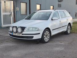 Vit Begagnad 2007 Skoda Octavia Kombi | 18 900 kr