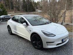 Vit Begagnad 2019 Tesla Model 3 Long Range AWD Sedan | 229 900 kr (Marknadspris)