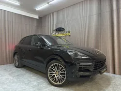 Svart Begagnad 2023 Porsche Cayenne Platinum Edition SUV | 999 900 kr (Marknadspris)