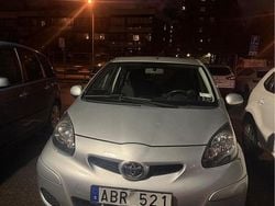 Silver Begagnad 2009 Toyota Aygo Halvkombi | 36 990 kr (Marknadspris)