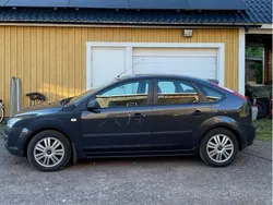Grå Begagnad 2006 Ford Focus Halvkombi | 15 000 kr (Superpris)