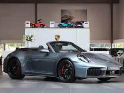 Flerfärgad Ny 2025 Porsche 911 Carrera 4 GTS Cab | 2 195 700 kr