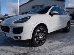 Vit Begagnad 2017 Porsche Cayenne SUV | 329 900 kr