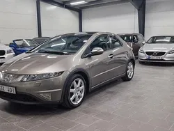 Mörkgrå (grå) Begagnad 2008 Honda Civic Executive Halvkombi | 54 900 kr (Marknadspris)