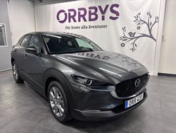 Grå (machine grey metallic) Ny 2024 Mazda CX-30 Center-Line SUV | 372 100 kr (Marknadspris)