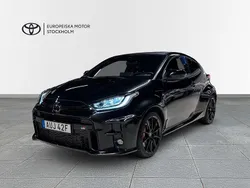 Svart Begagnad 2020 Toyota Yaris Halvkombi | 399 900 kr