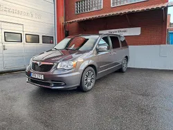 Grå Begagnad 2014 Lancia Voyager Minibuss | 159 900 kr (Lite dyr)