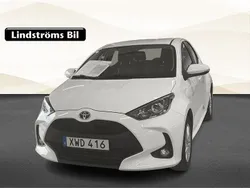 Vit Begagnad 2022 Toyota Yaris Hybrid Active Halvkombi | 218 400 kr (Marknadspris)