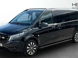 Svart (black) Begagnad 2022 Mercedes Vito Minibuss | 559 900 kr (Dyr)