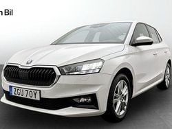 Vit Begagnad 2023 Skoda Fabia Style Halvkombi | 215 900 kr (Marknadspris)
