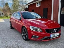 Röd Begagnad 2014 Volvo V60 R-Design Kombi | 125 000 kr (Marknadspris)