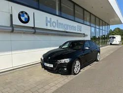 Svart (safirsvart metallic) Begagnad 2018 BMW 320 M Sport Sedan | 229 900 kr (Marknadspris)