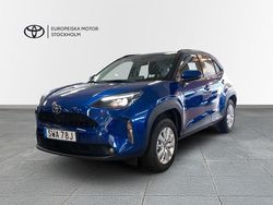 Mörkblå (blå) Begagnad 2024 Toyota Yaris Hybrid Active SUV | 284 900 kr (Dyr)