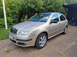 Brun Begagnad 2006 Skoda Fabia Halvkombi | 26 000 kr (Marknadspris)