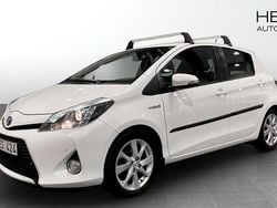 Vit (white) Begagnad 2013 Toyota Yaris Halvkombi | 105 900 kr