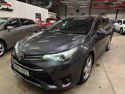 Mörkgrå Begagnad 2015 Toyota Avensis Active Kombi | 124 900 kr (Marknadspris)